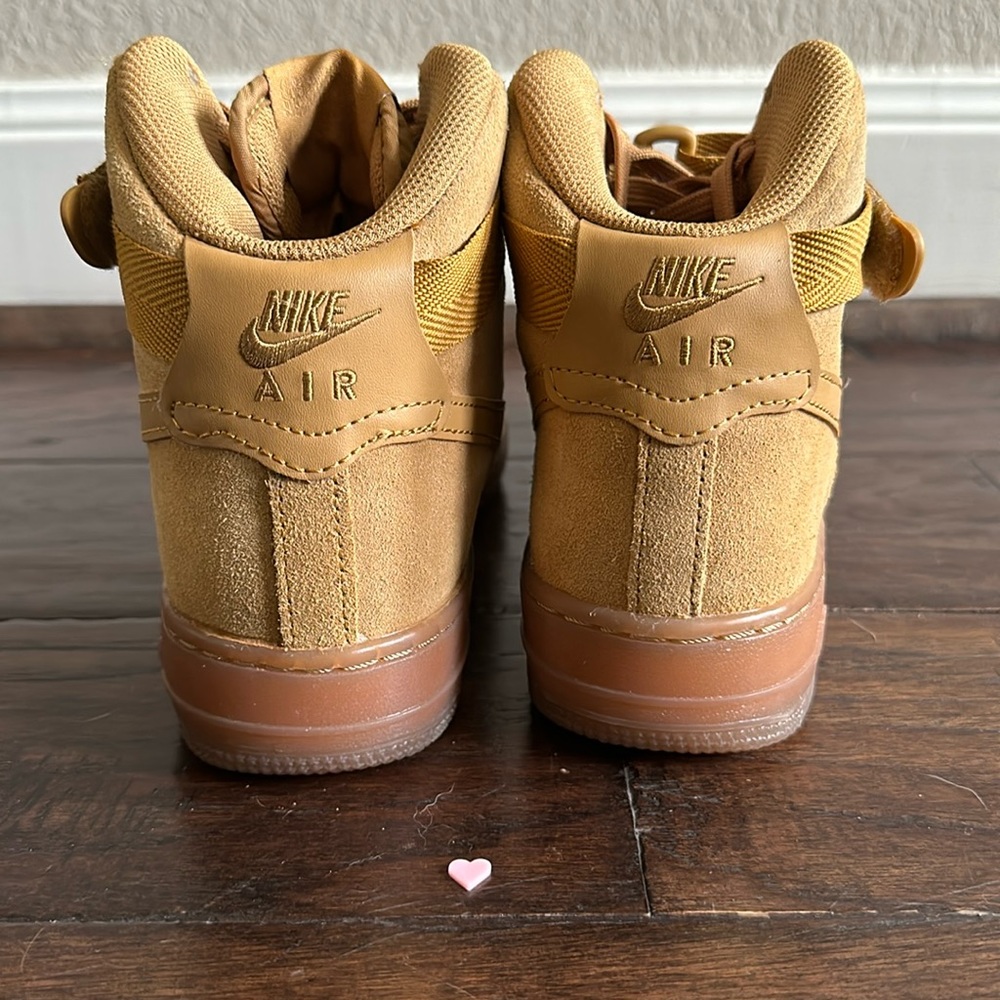 Kid Nike Air Force 1 - tan suede, 5.5Y, Boys - Picture 3 of 4